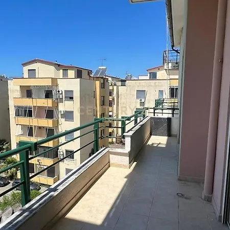 Daisy * Golem (Tirana)